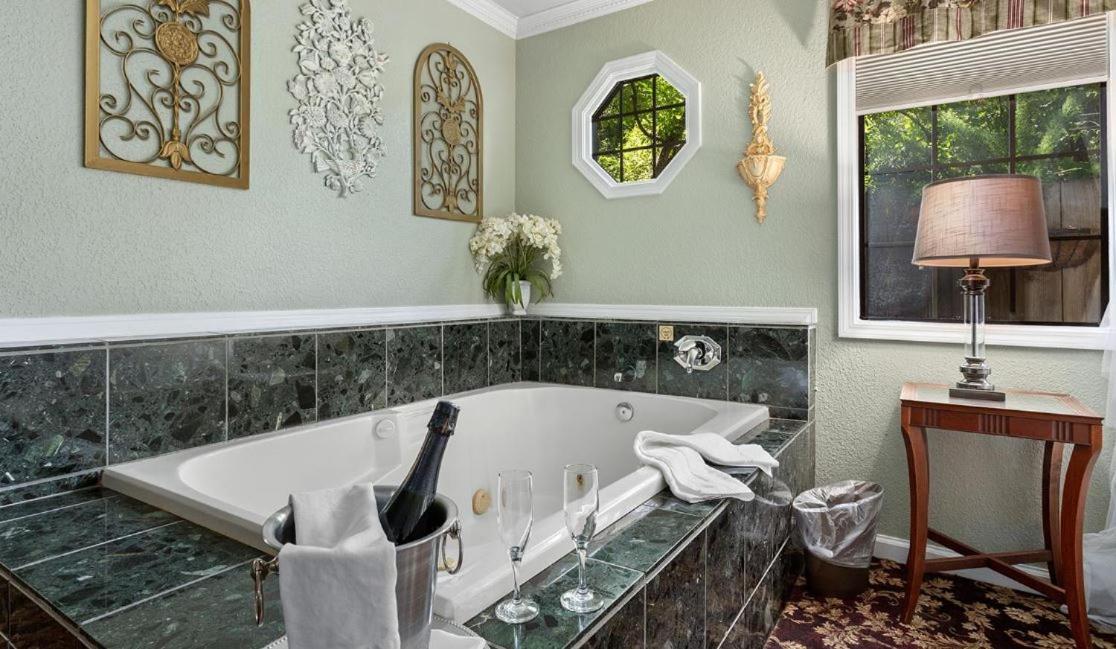 King Room Roll Shower Disability Access