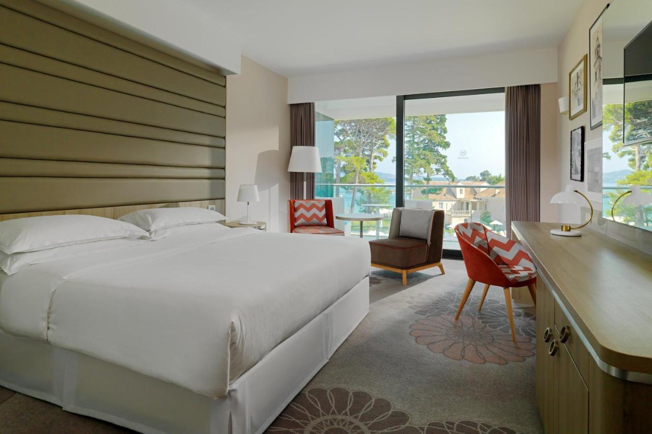 Superior King Room Balcony Partial Sea View