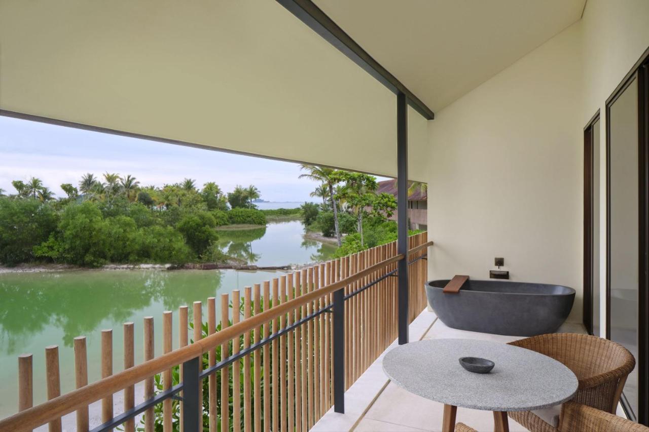 King Room with Lagoon View and Balcony,1404851438:JPEG