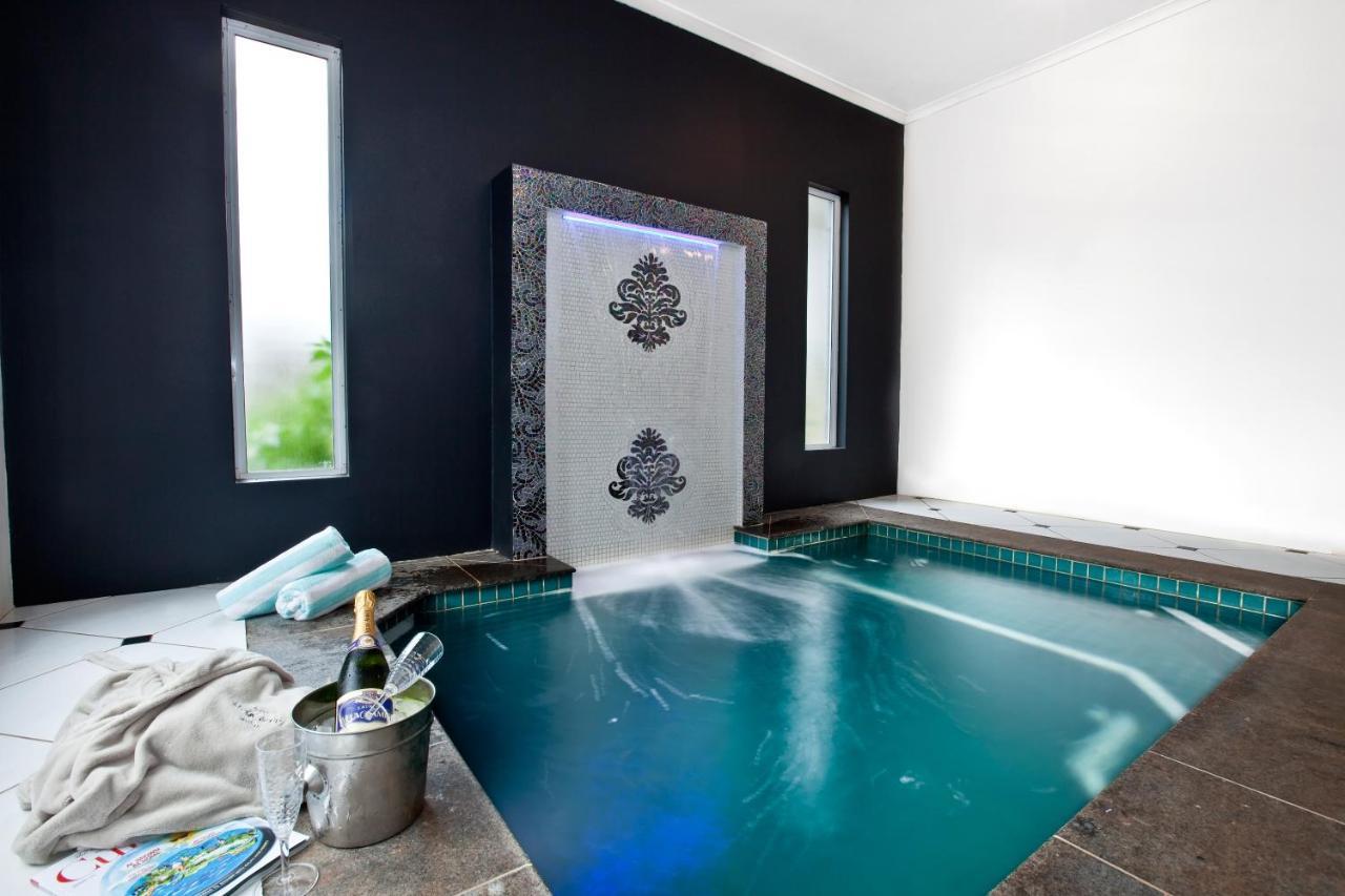 One-Bedroom Apartment Private Pool