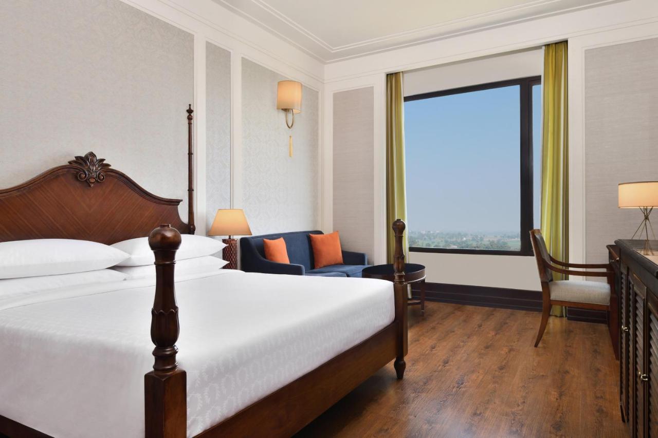 Deluxe King, Guest room, 1 King, Sofa bed, City view with Complimentary Two pints of beer once per stay and enjoy 20% off on Food & Beverages
