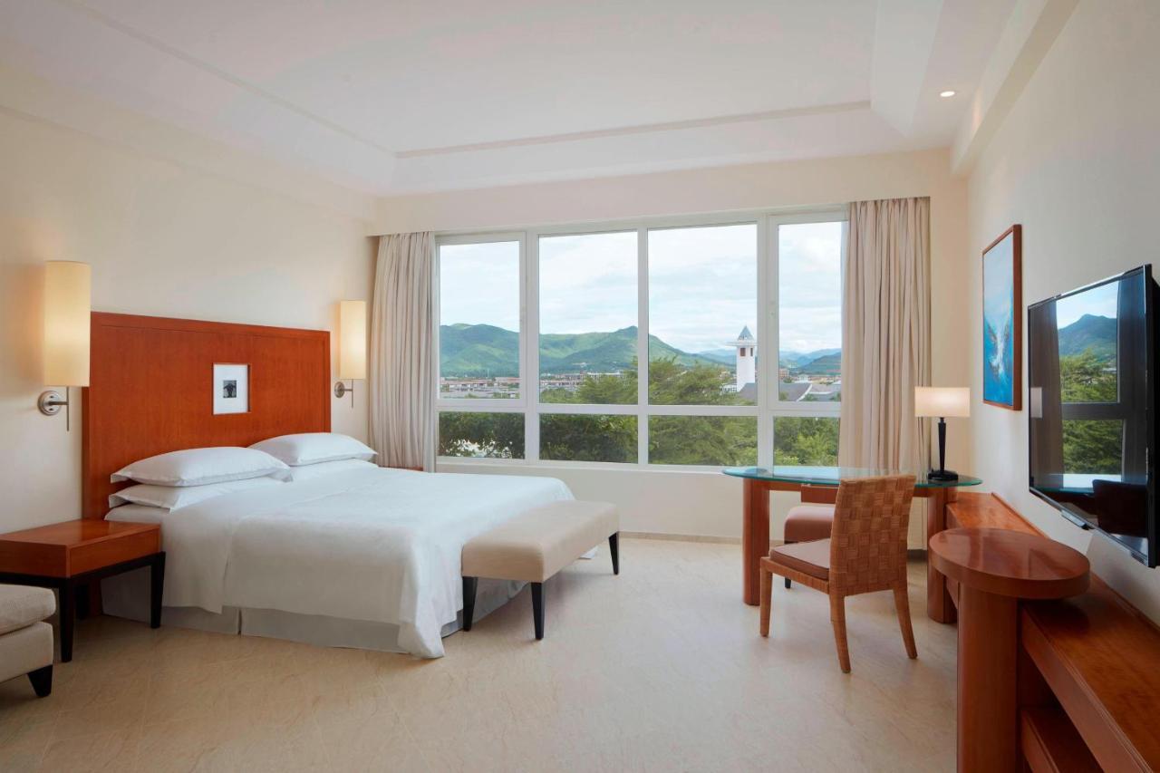 Classic Room, Guest Room, One King (Heated Swimming Pool)