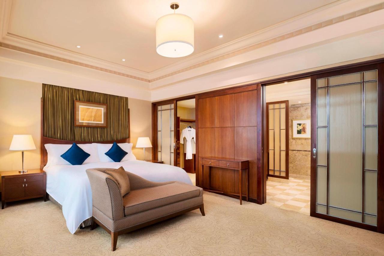 Mandarin Suite Executive lounge access 1 Bedroom Suite