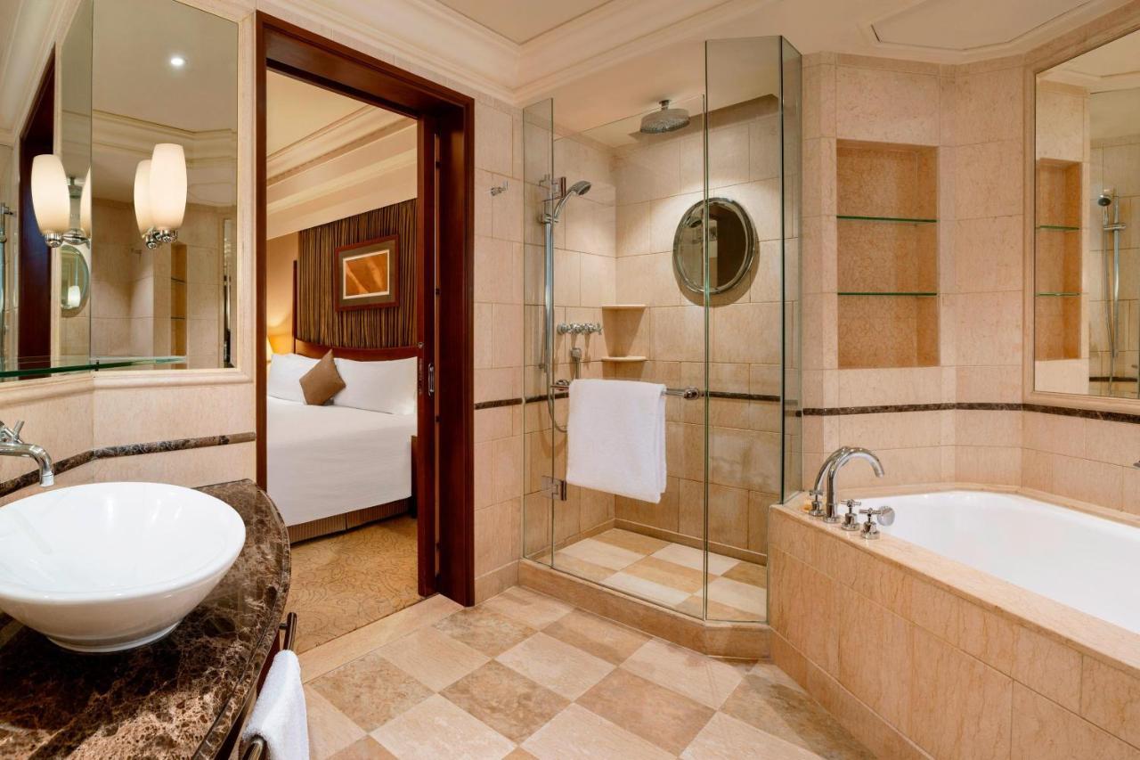 Executive Deluxe Room, Executive lounge access, High floor