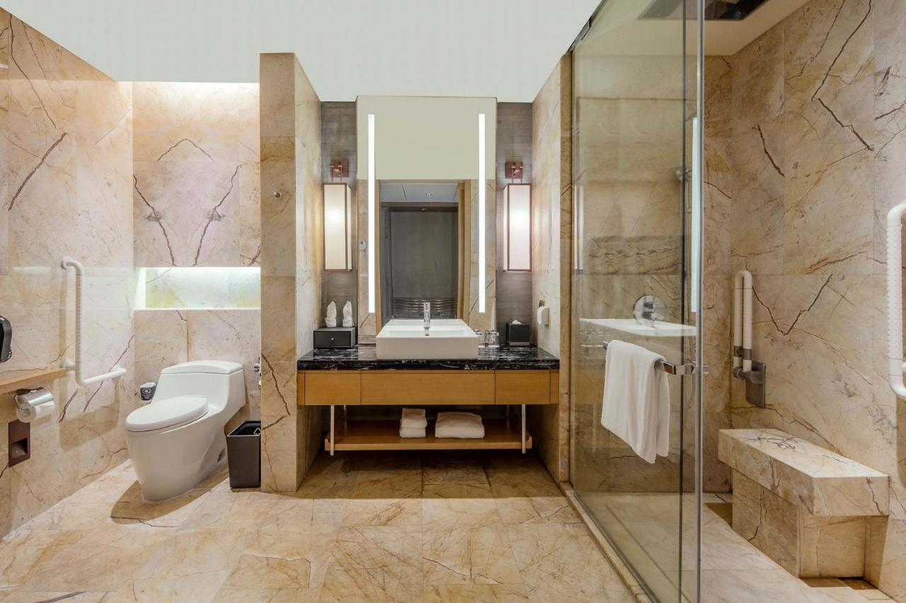 Deluxe Garden View Room King