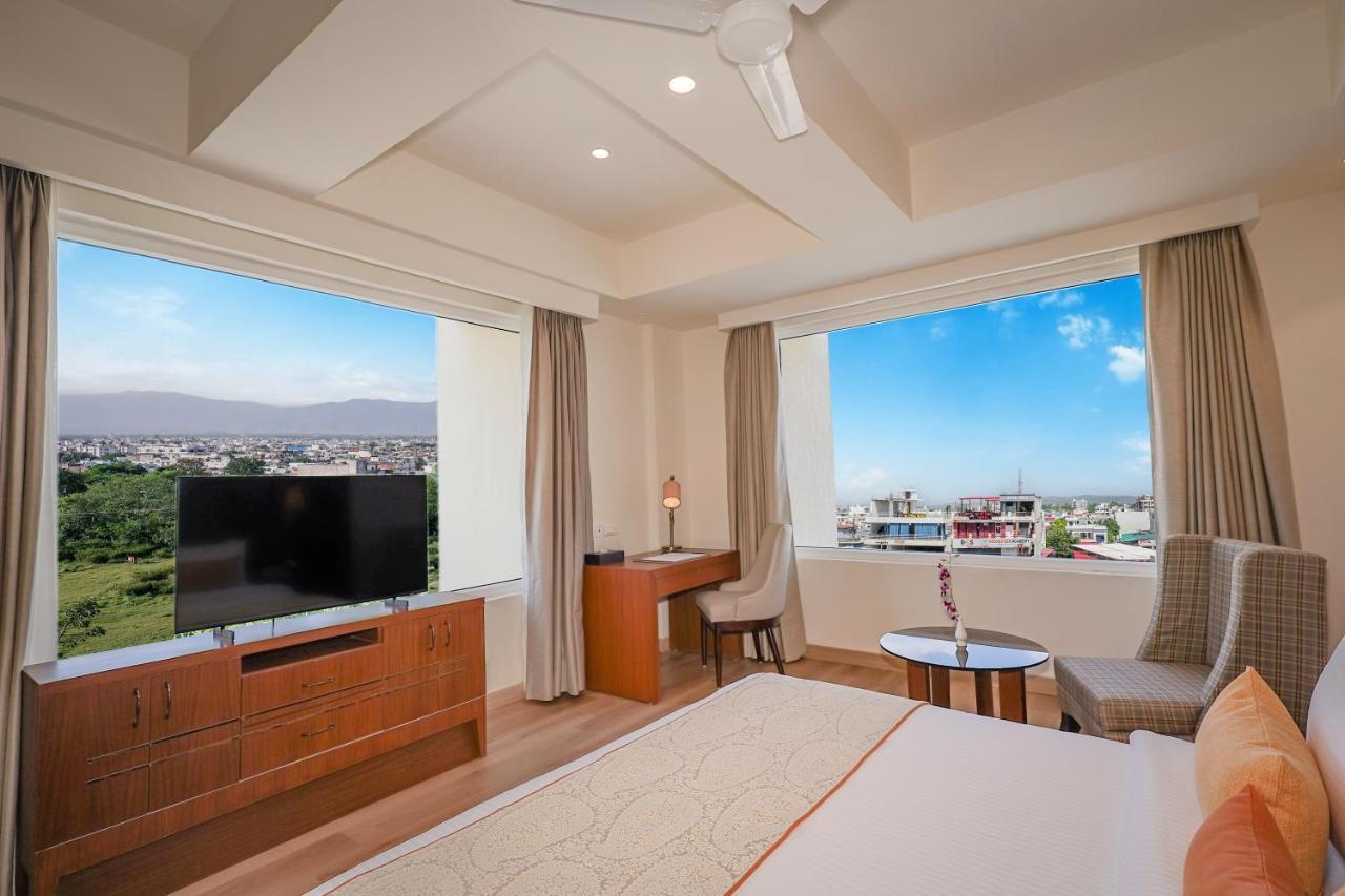 Suite Room  -  Enjoy Happy Hours with 2+1 offer Timing - 3 pm - 7 Pm