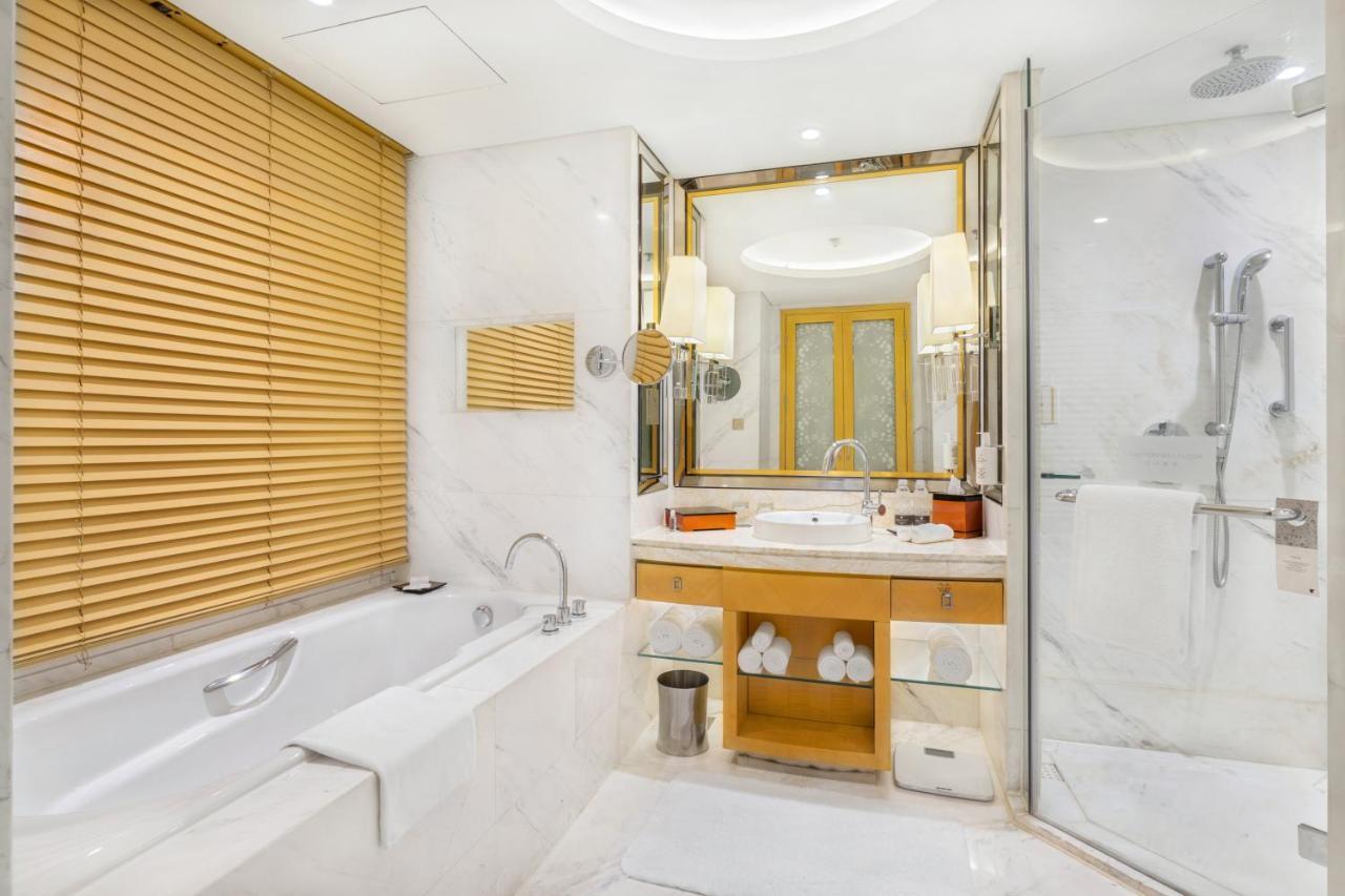 Deluxe Room, Guest room, 1 King,1411144757:JPEG