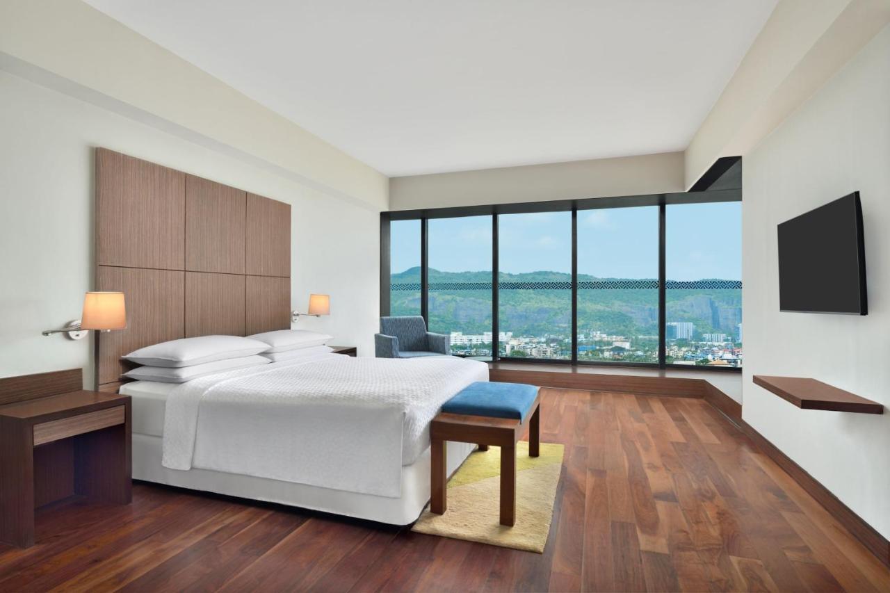 Premier King Suite with Pool View,1413395321:JPEG