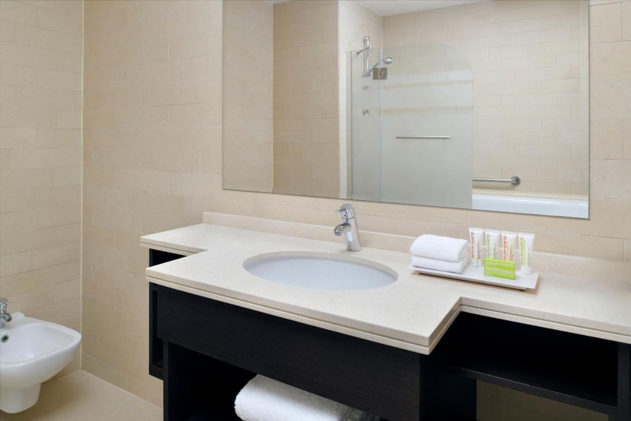 Deluxe King Room Beach Access