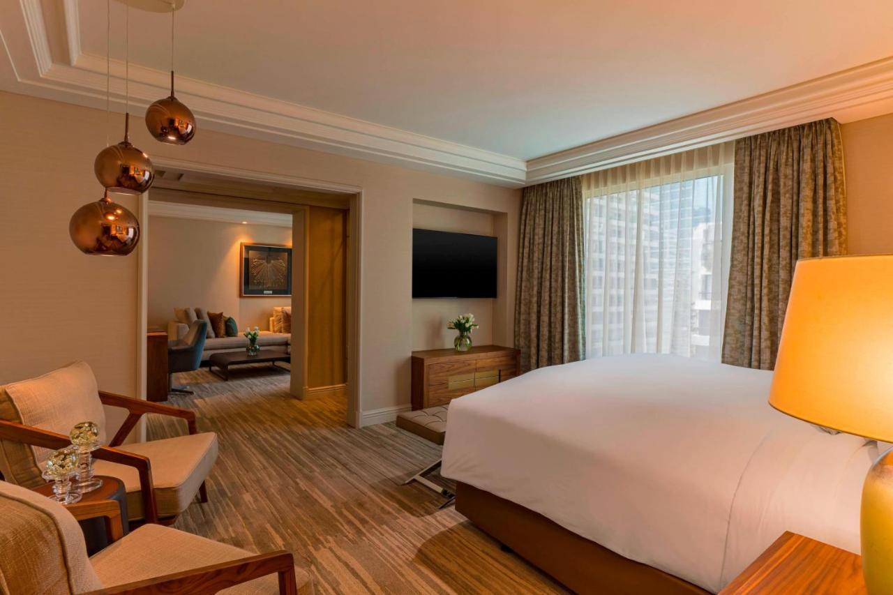 One-Bedroom Executive King Suite - Club Lounge Access,1413627023:JPEG