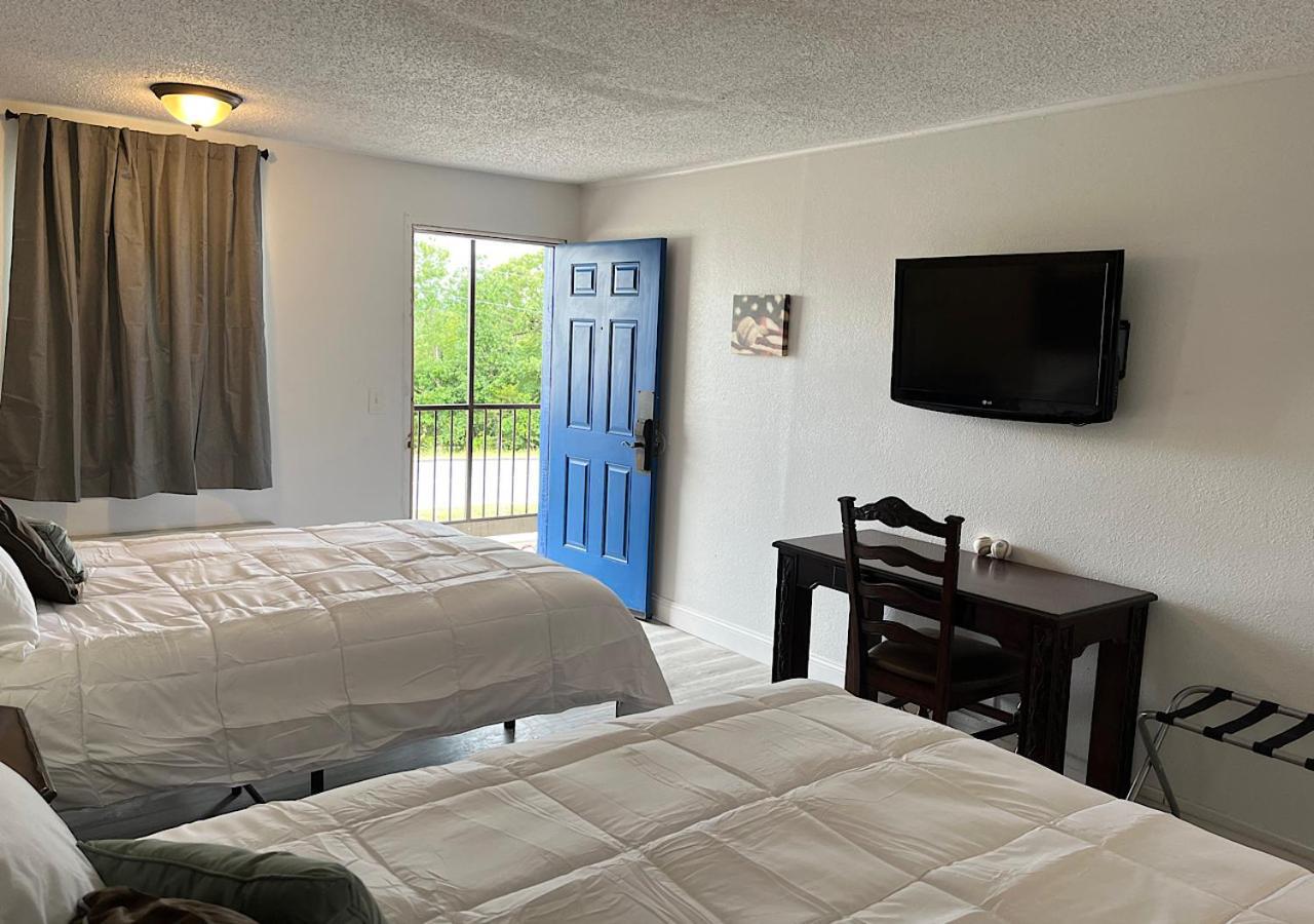 Standard Queen Room