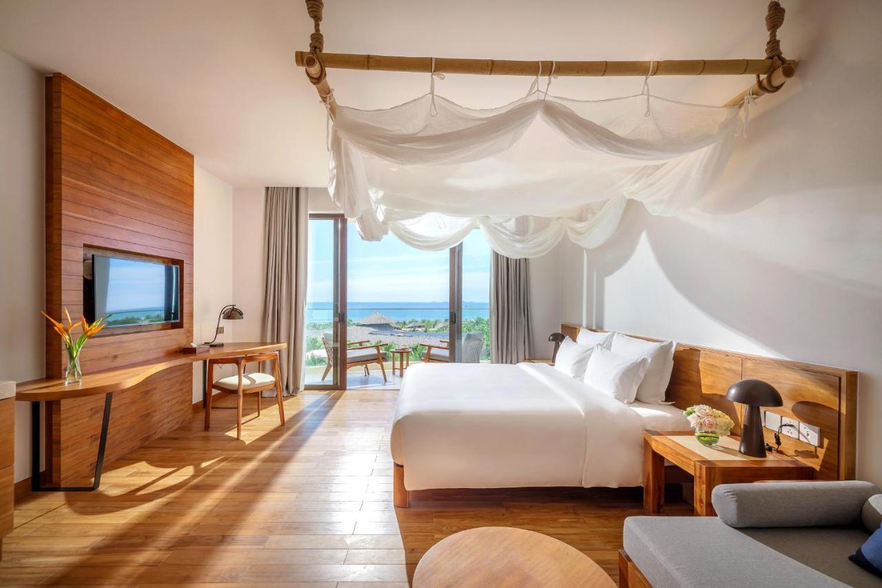 Deluxe Sea View with King Bed