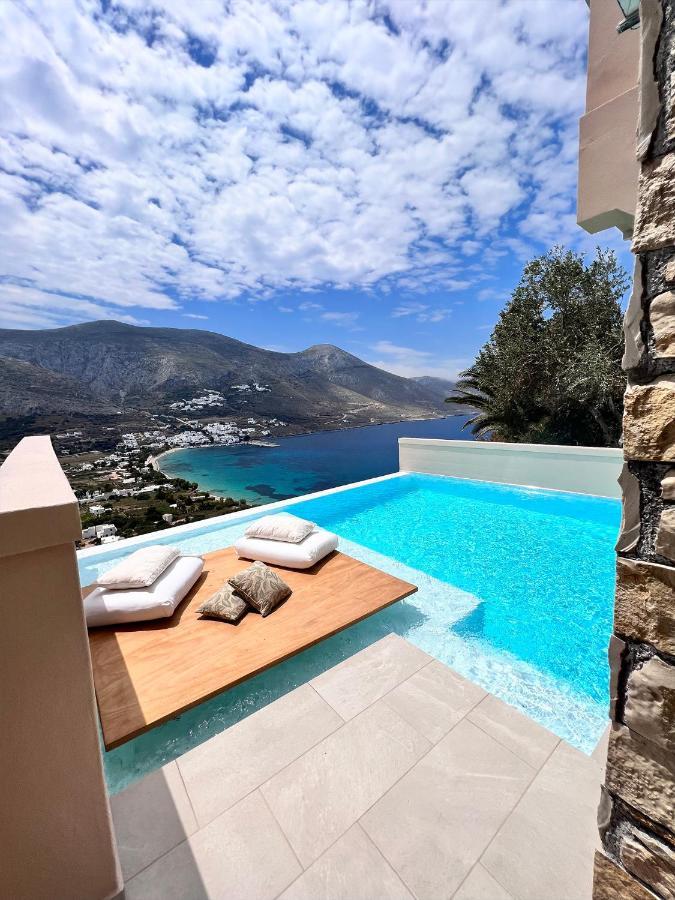 Deluxe with Cave Pool