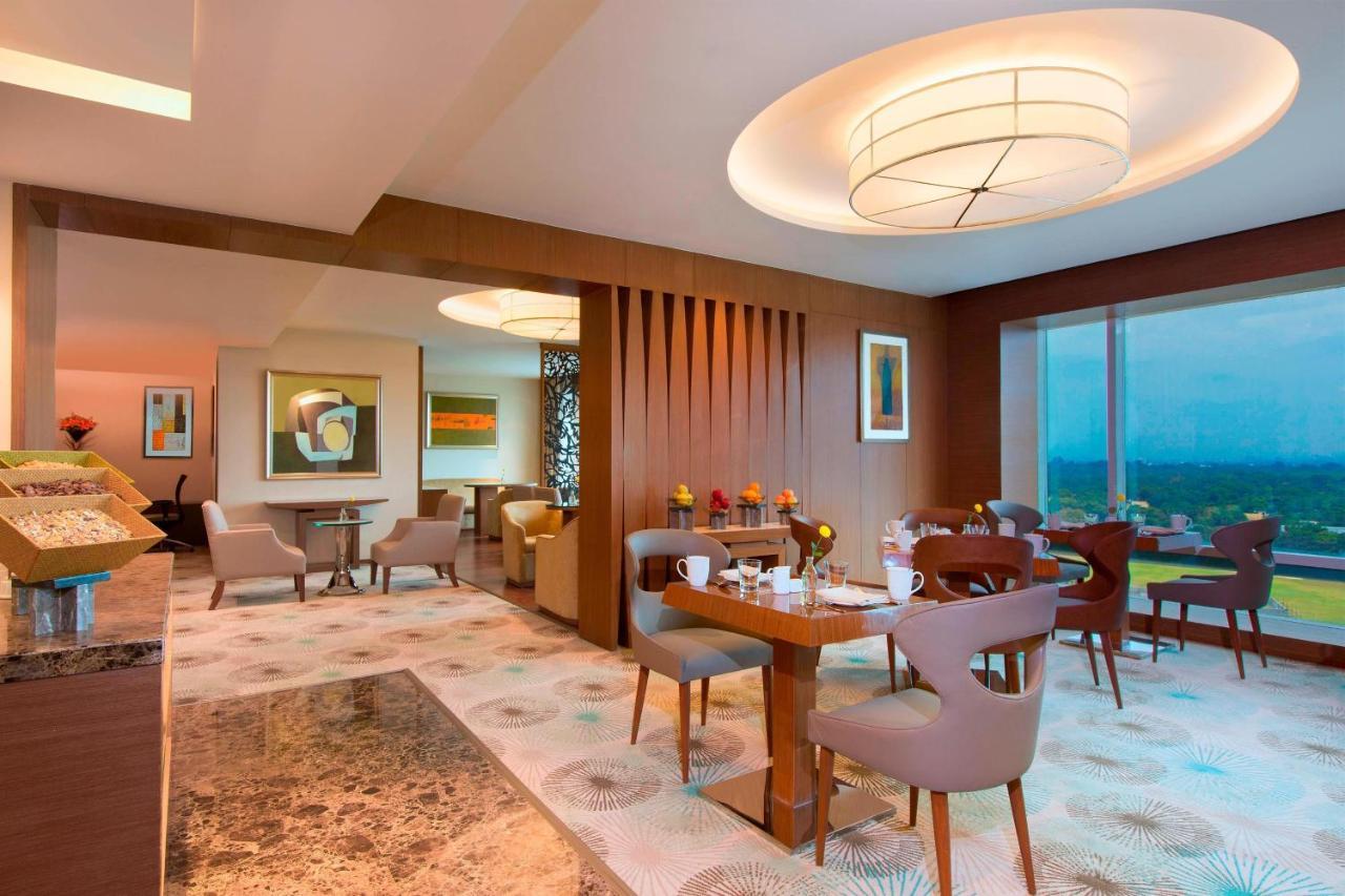 Executive King Guest Room Executive Lounge Access