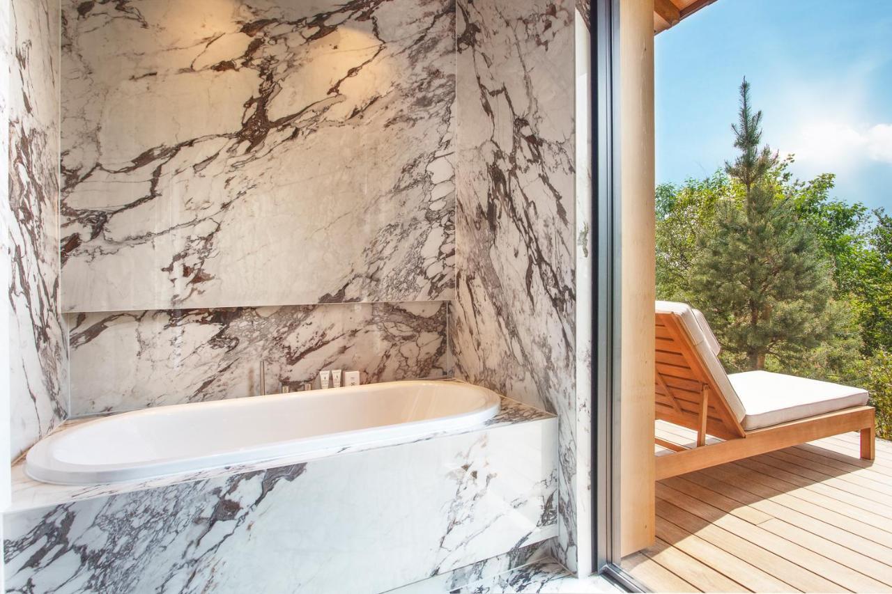 Lodge jacuzzi