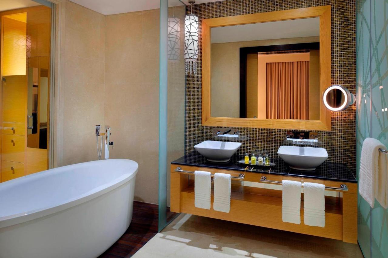 Executive Suite – Lounge Access