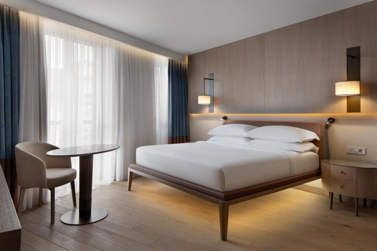 Executive Suite with Lounge Access,1418882895:JPEG