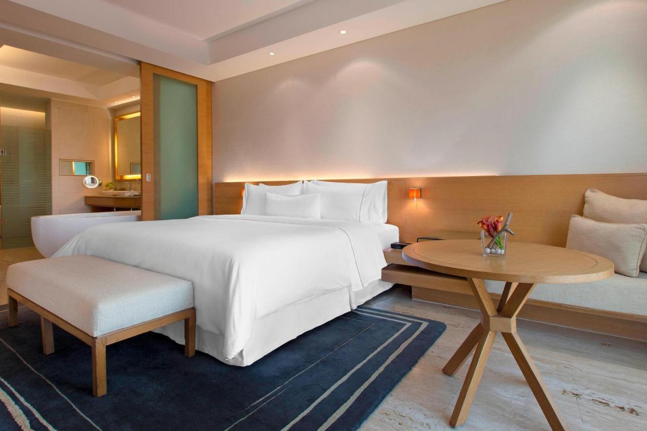 Executive King Suite with Lounge Access with 15% discount on Spa,1566982550:JPEG