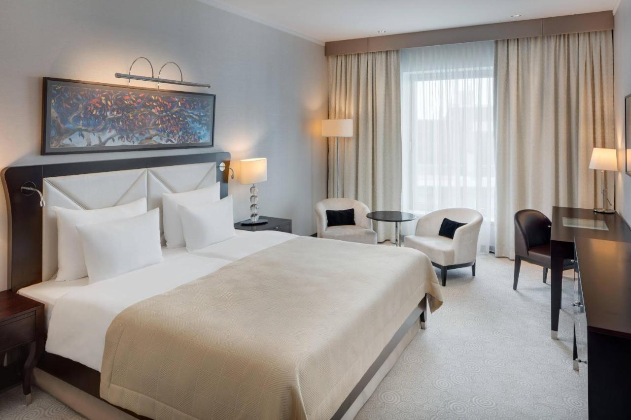 Executive King Room - Grand Living Room Access Level