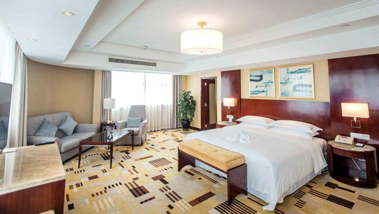 Prestige King Guest room 1 King City view