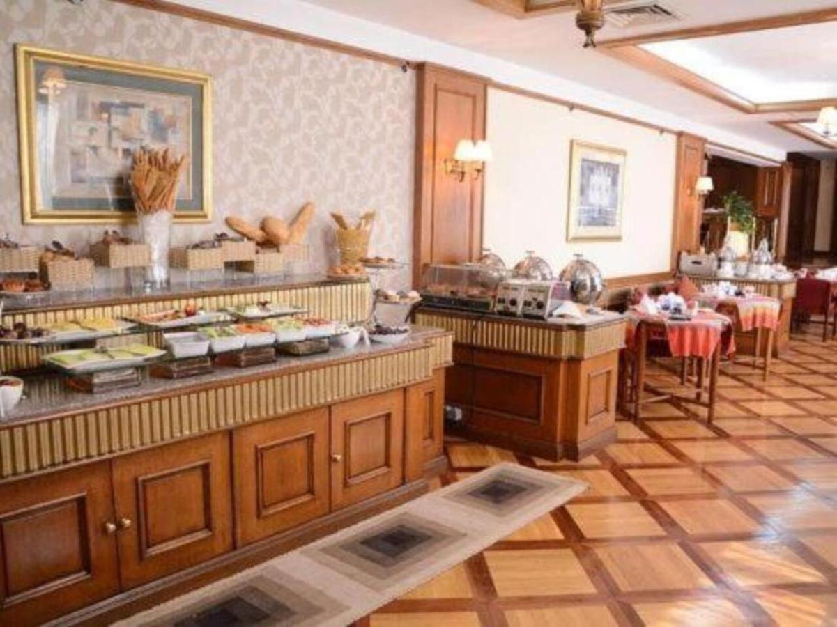 Executive Room Lounge Access