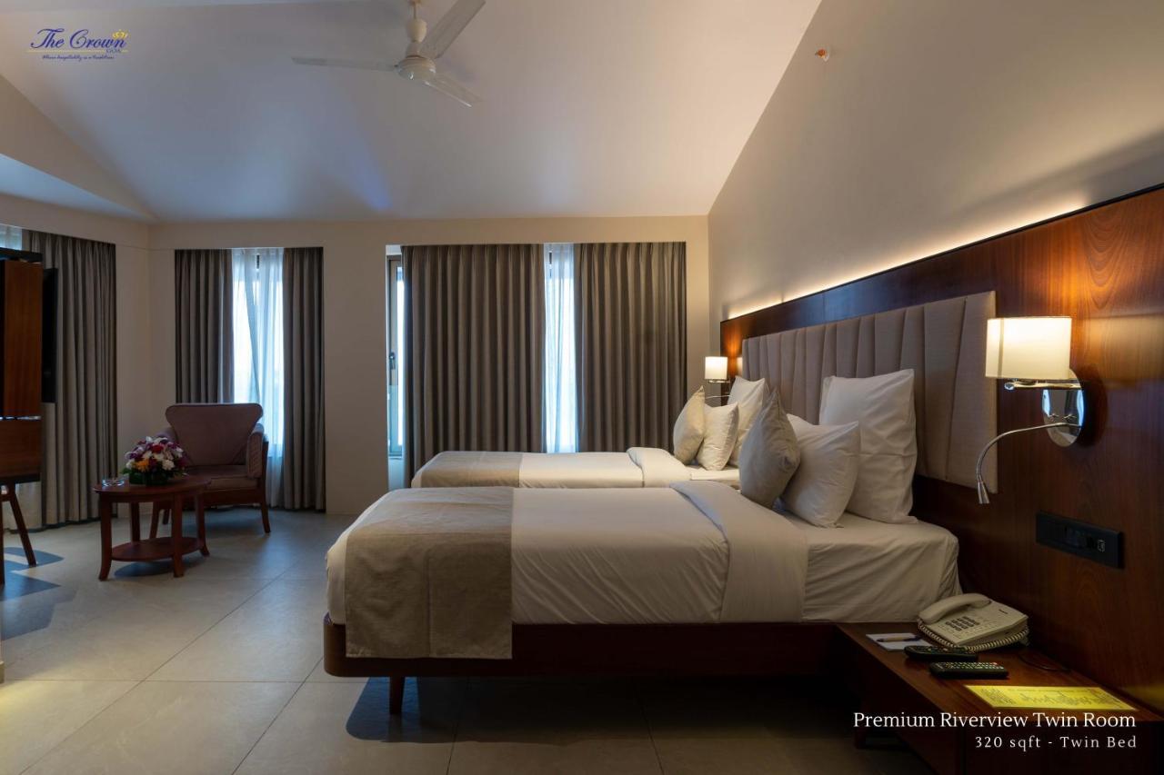 Premium Riverview Twin Room