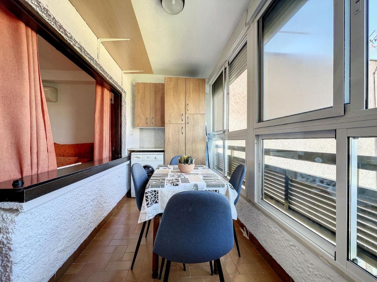 Deluxe Pool View Guest room 1 King Balcony