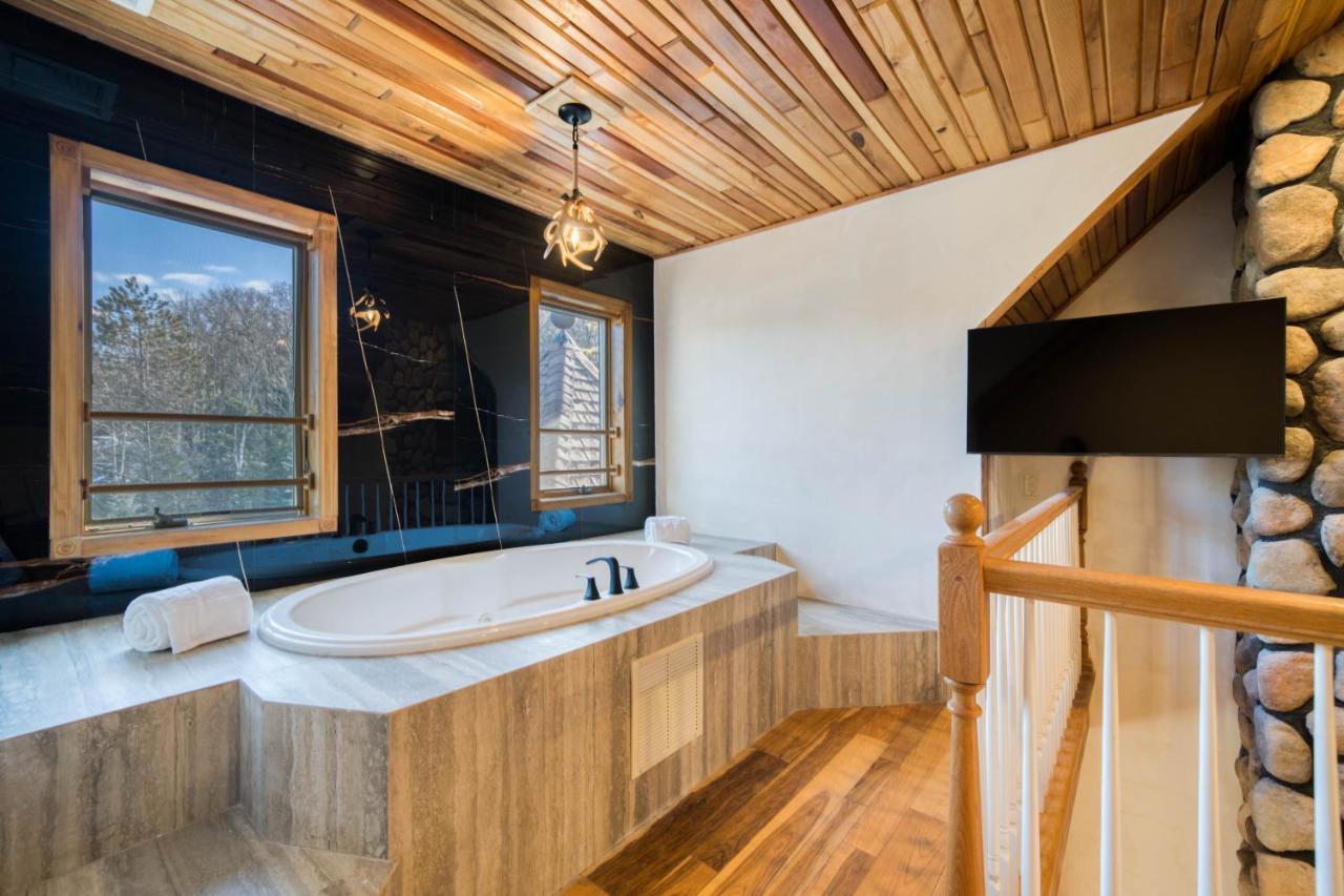 Deluxe Suite with Spa Bath