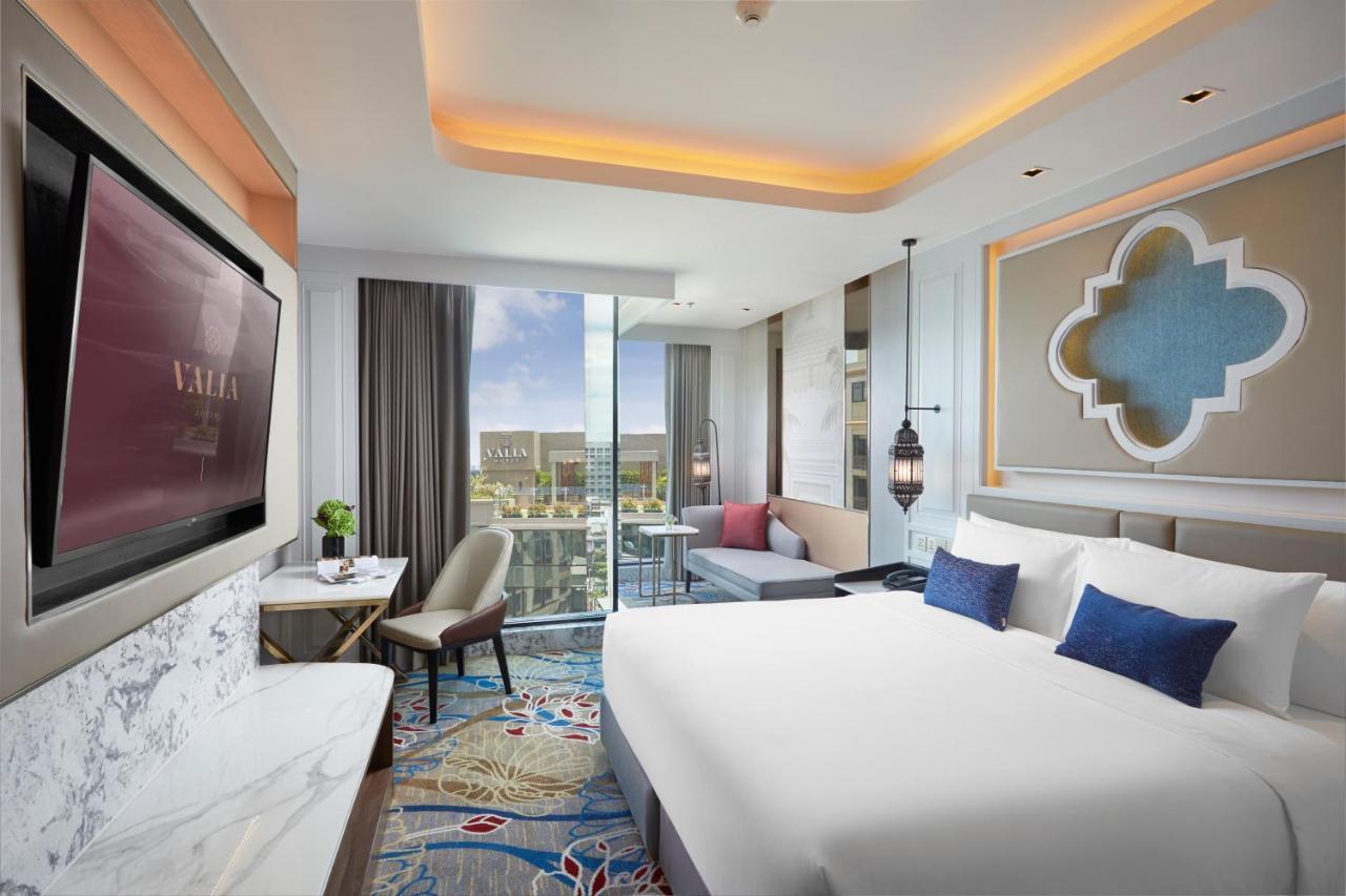 Premier King Bed