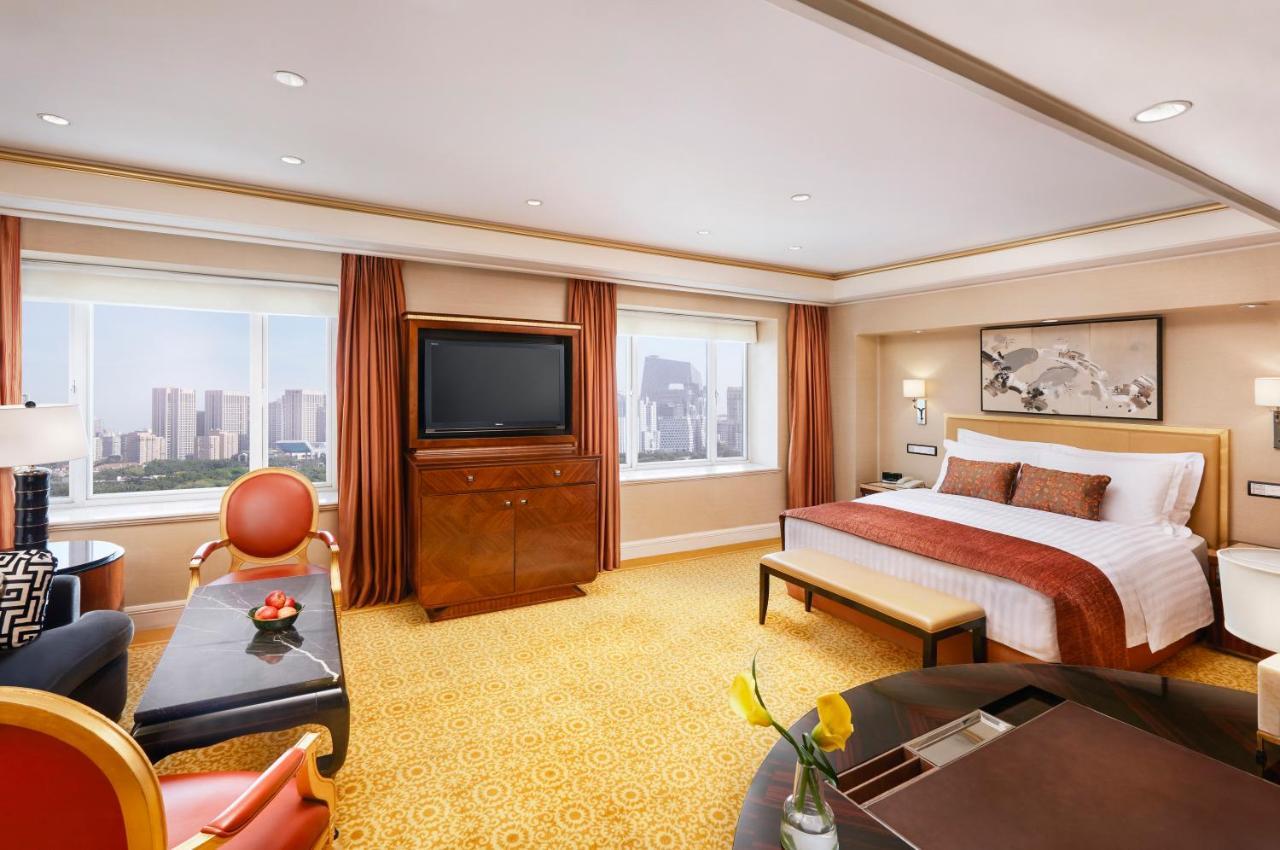 Diplomat Deluxe King Room