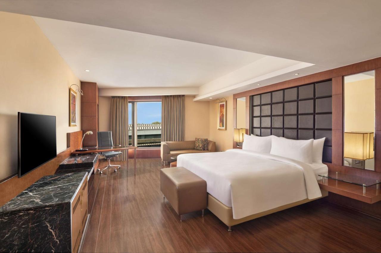 Junior Suite Happy Hours 0100 PM to 0600 PM 11 Airport TransfersEarly Check at 10 AM Subject to availability on Food & Beverage,1544175766:JPEG