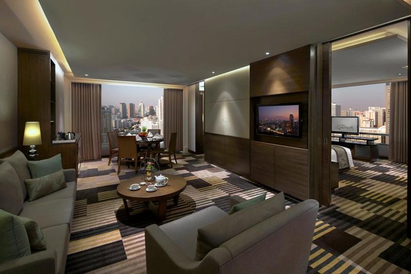 Executive Suite,1432797367:JPEG