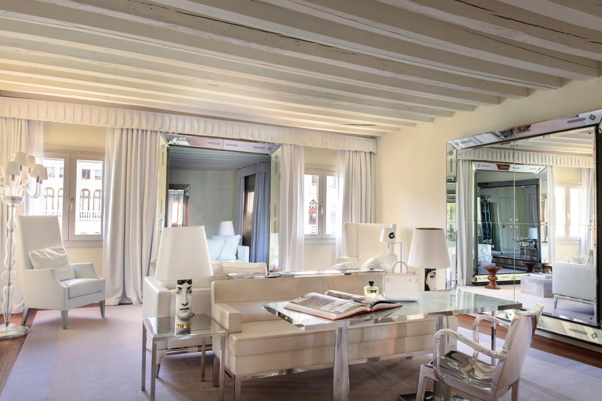Suite with Canal View