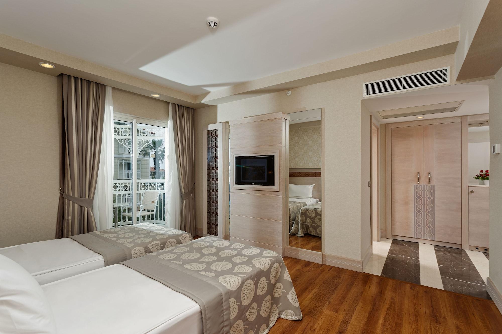 Deluxe Family Room