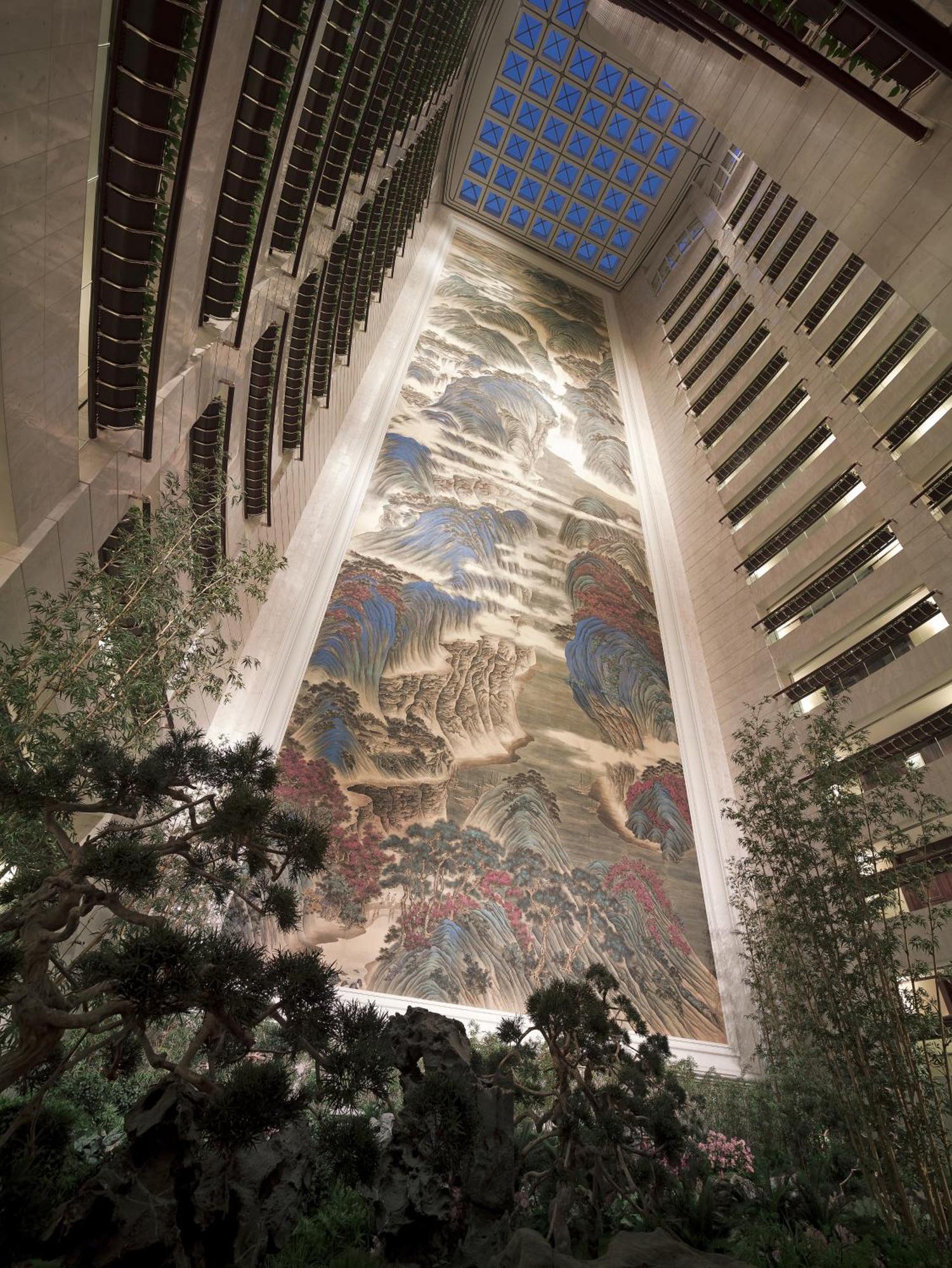 Island Shangri-La Deluxe Peak View Twin Room