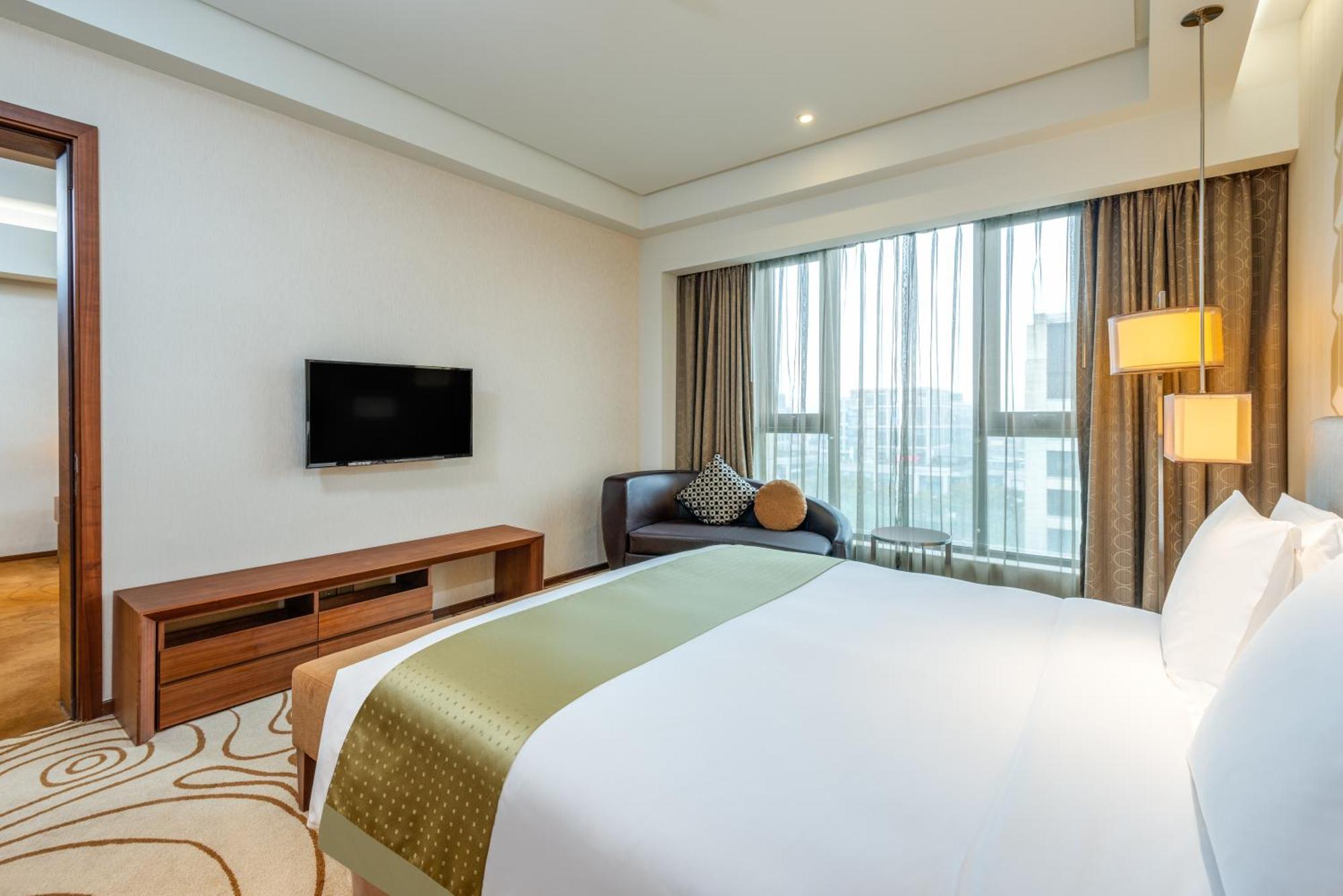 Standard King Room City View