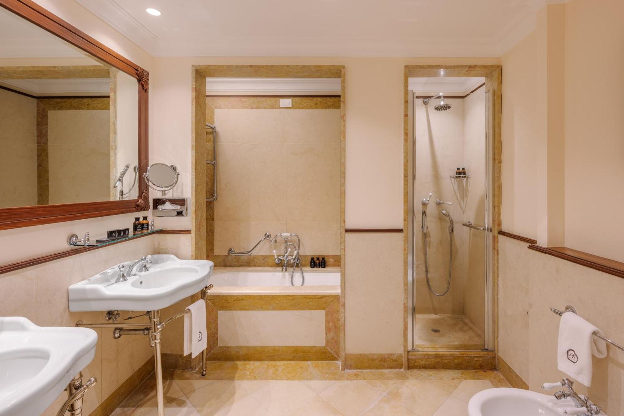 Executive Suite with lateral sea view,1437775165:JPEG