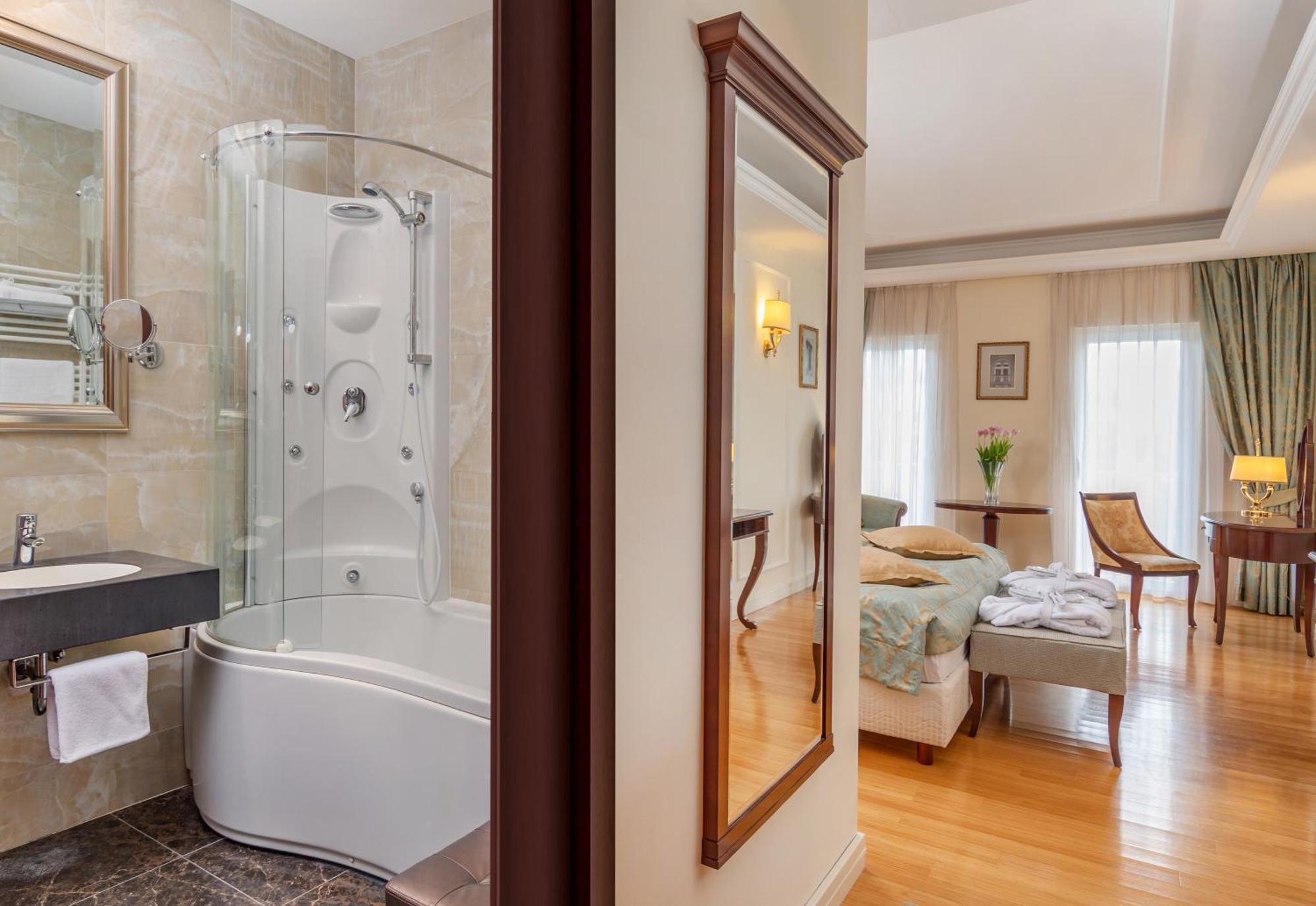 Deluxe Double or Twin Room Balcony