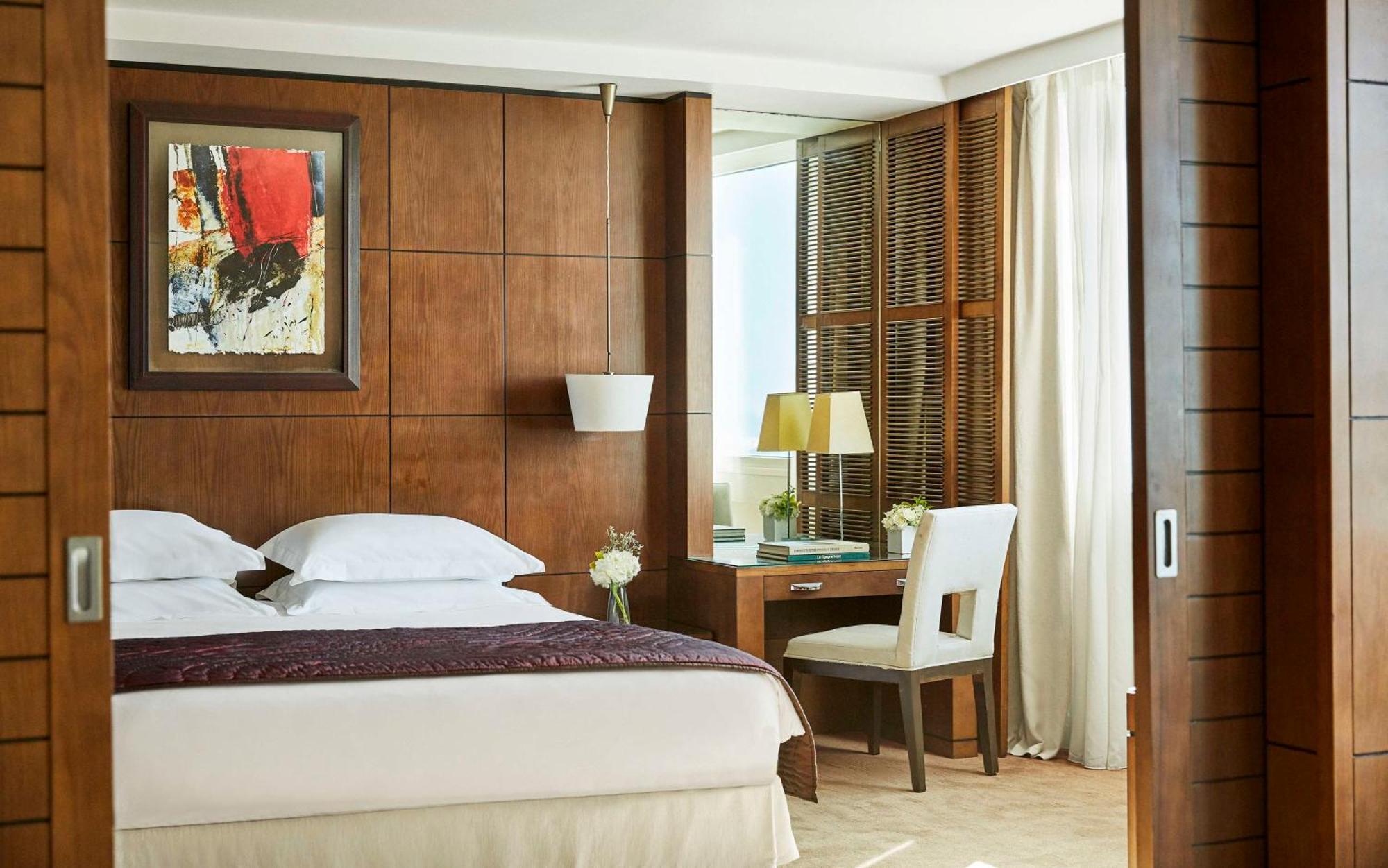 Executive Suite,1440252019:JPEG