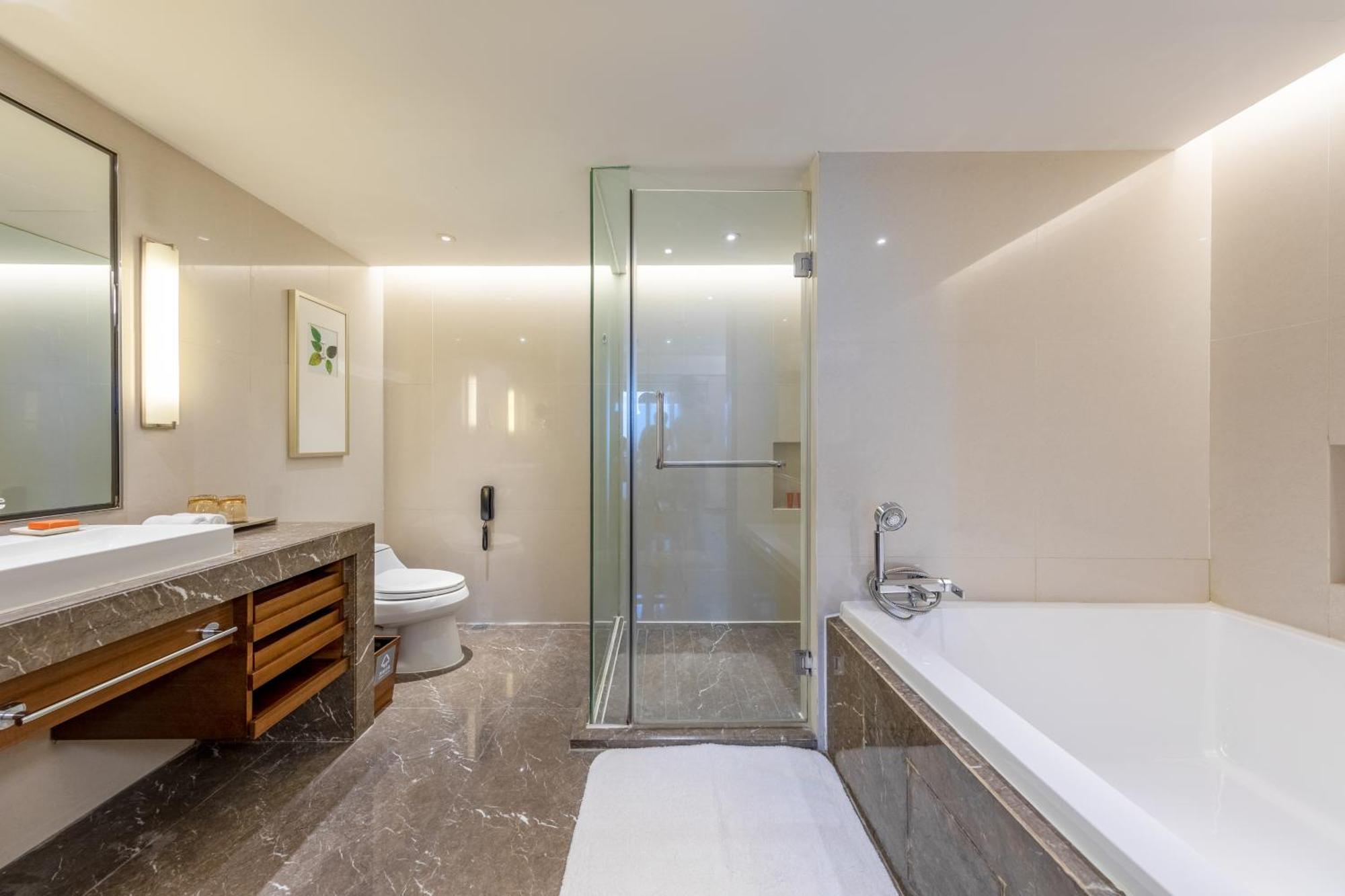Junior King Suite