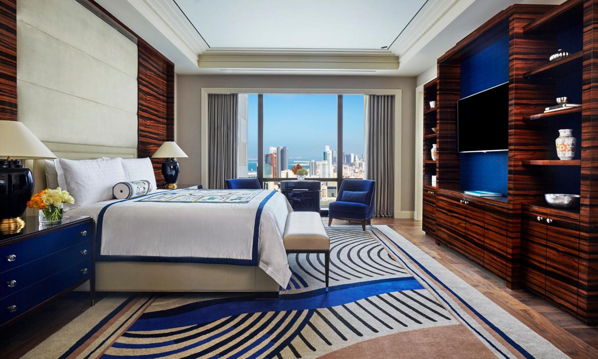 State Suite king bed