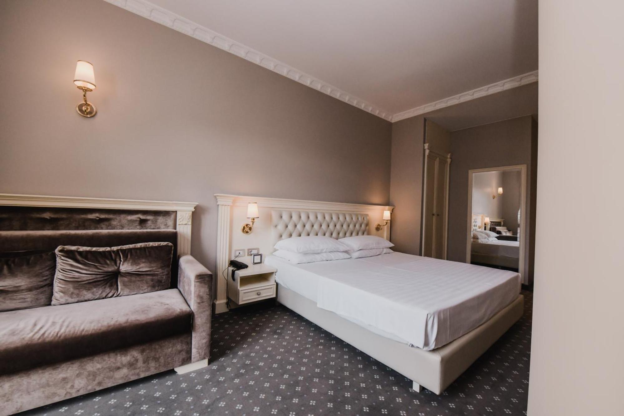 Deluxe Queen Room