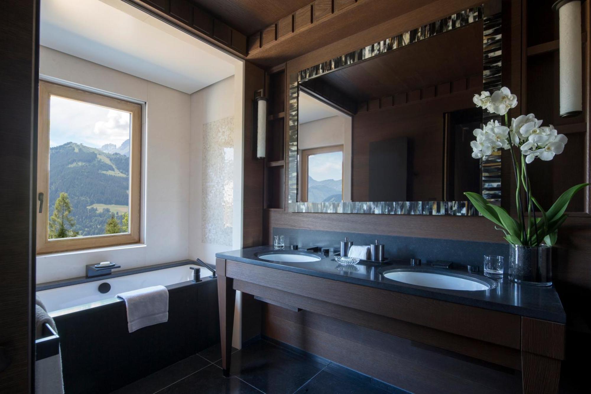 Deluxe Room with Two Twin Beds