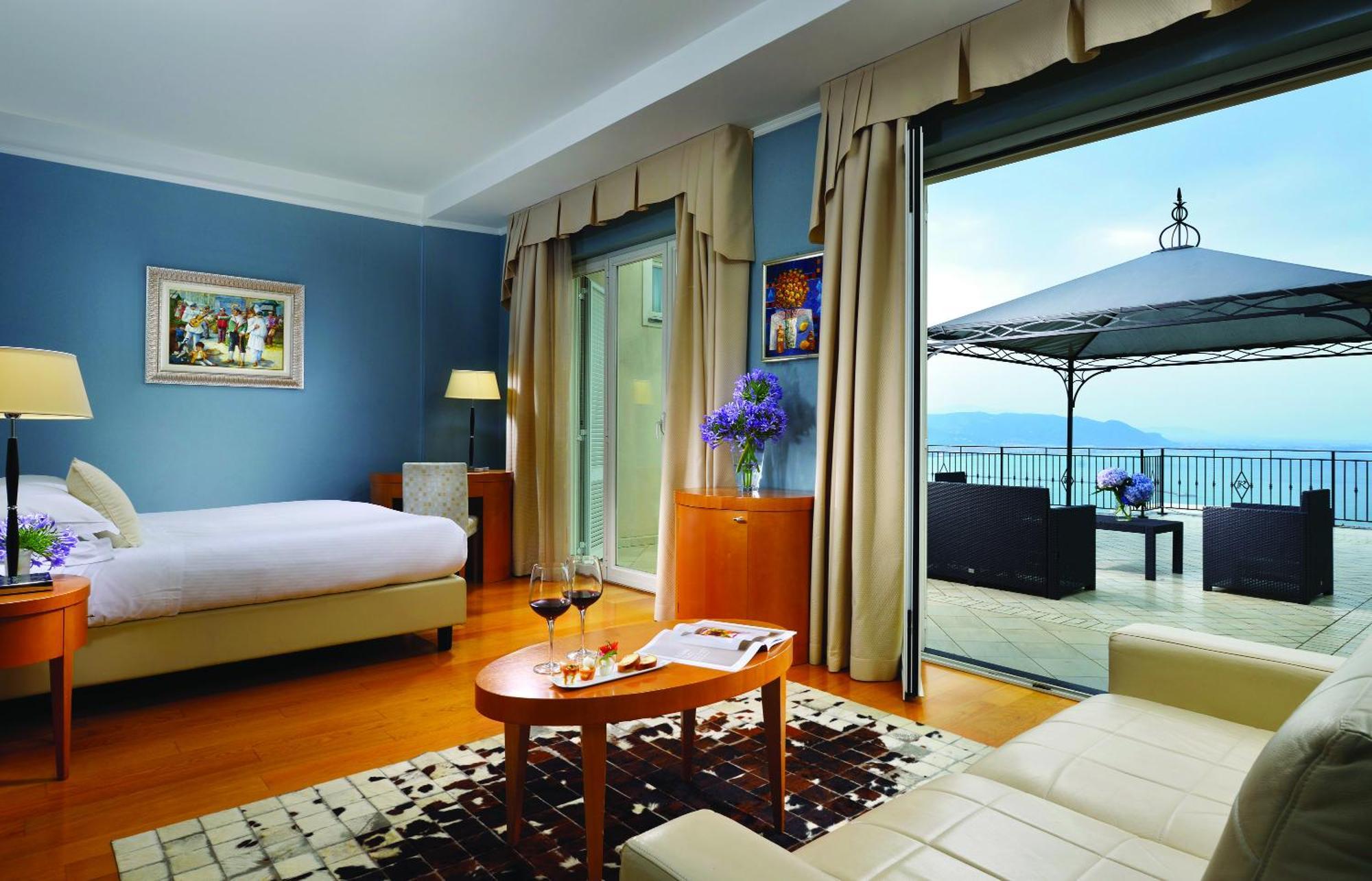 Junior Suite with Sea View,1446866974:JPEG