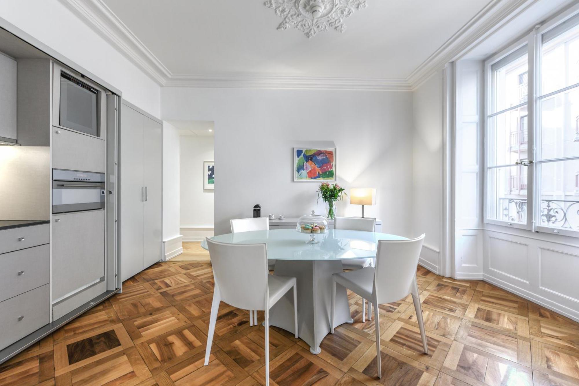 Two-Bedroom Apartment Air-conditioned 100 sqm