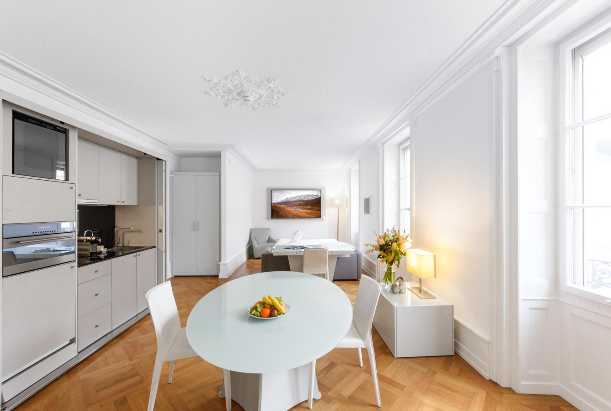 Deluxe One-Bedroom Apartment Air-conditioned 60 sqm