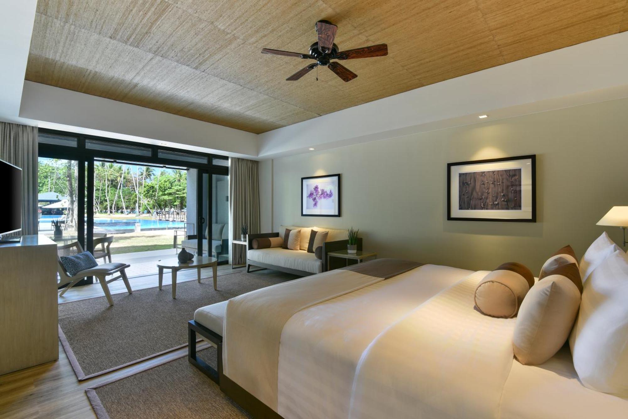 1 King Bed Suite Room Pool View