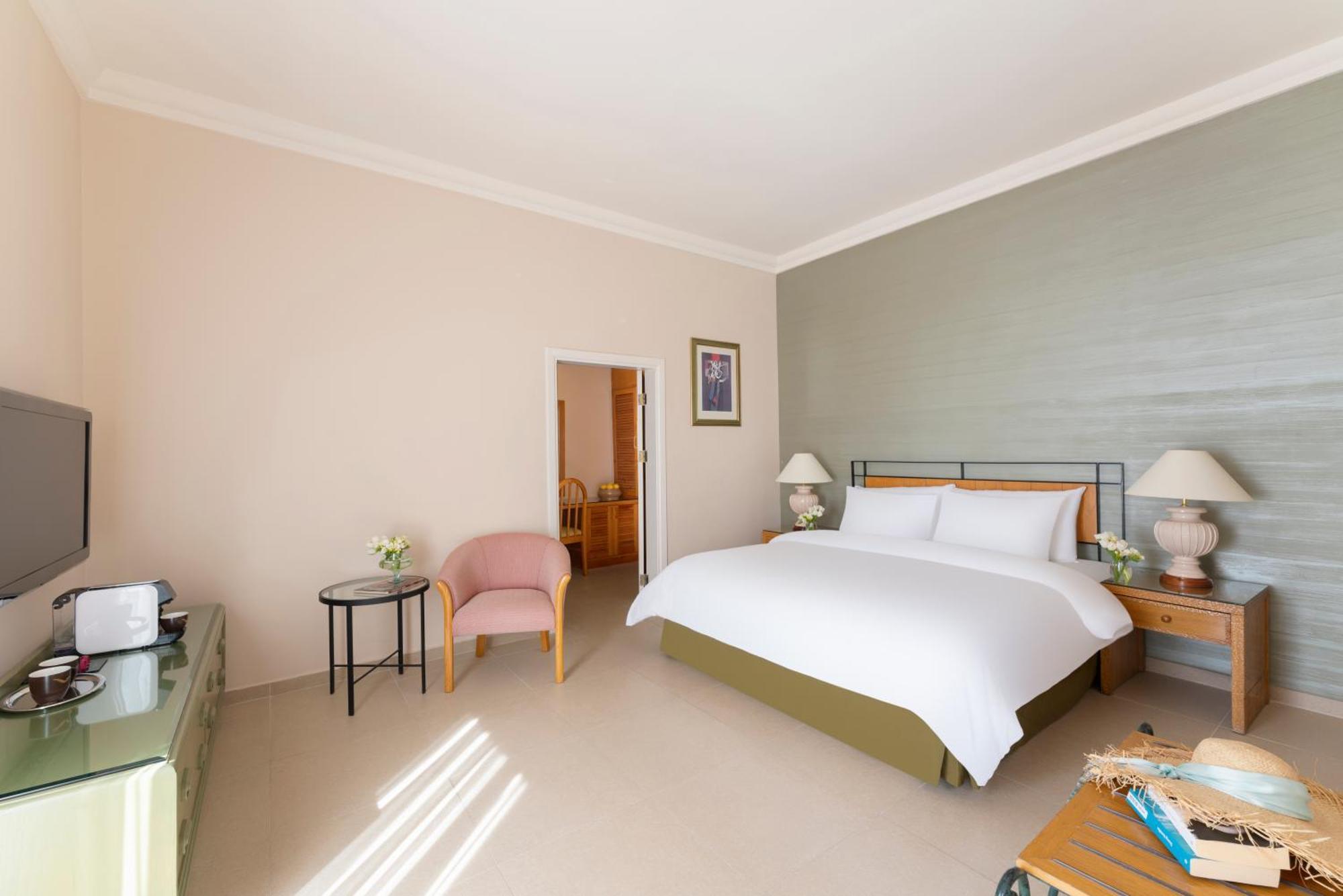 Deluxe King Suite,1456739626:JPEG