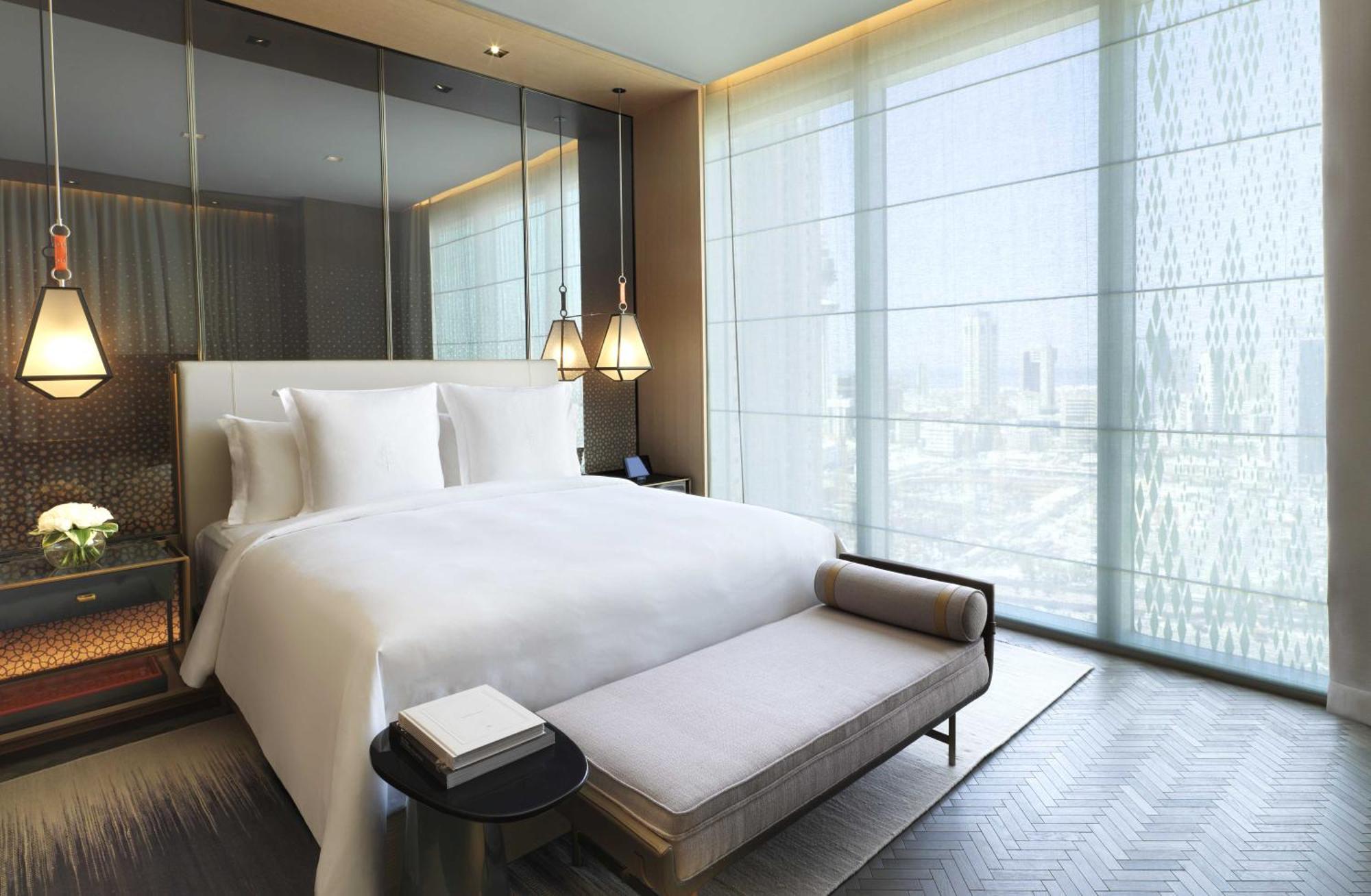 Diplomatic King Suite