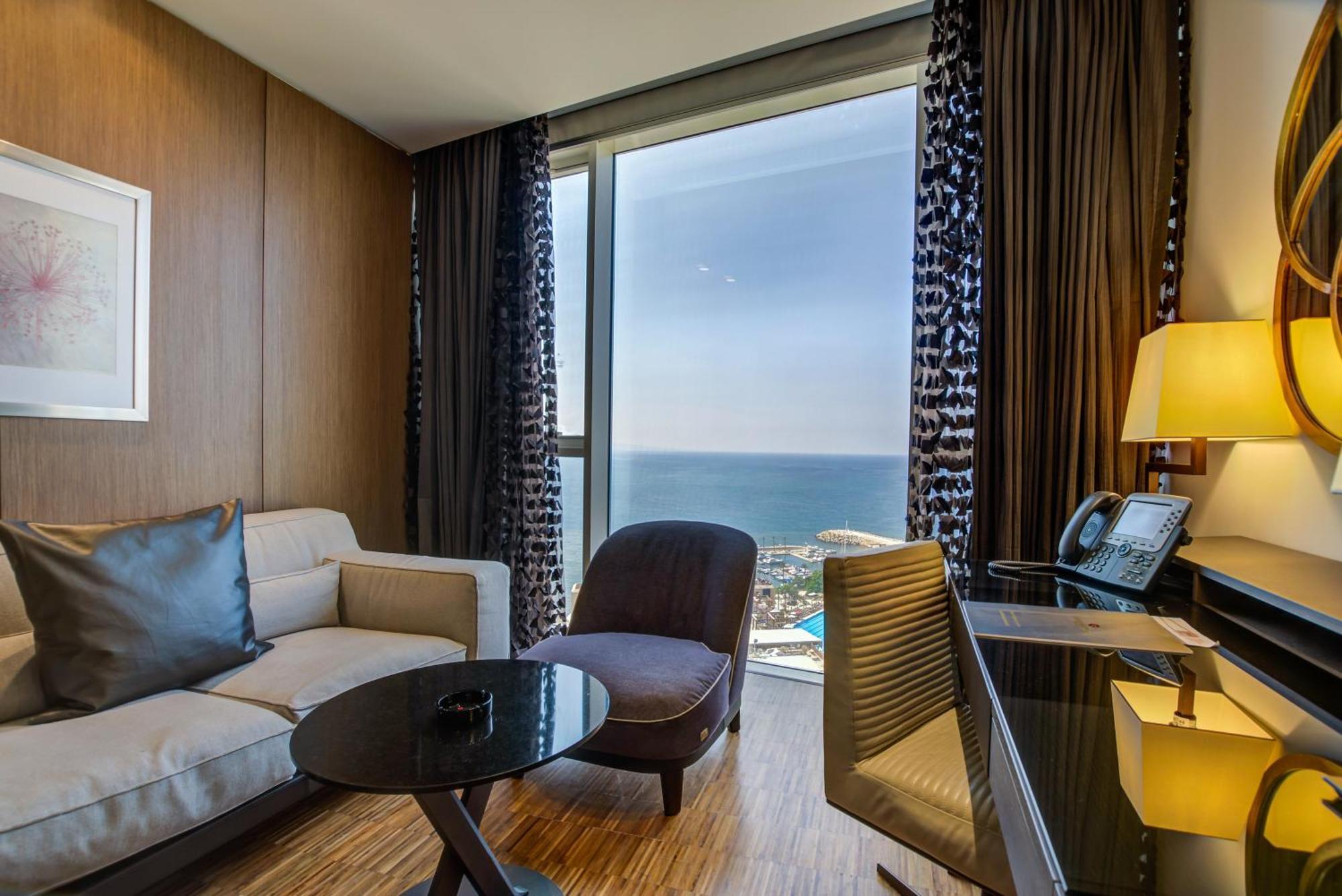 Executive Plaza Sea View Suite